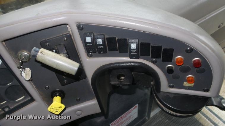 image for item DF4332 2003 International CE school bus