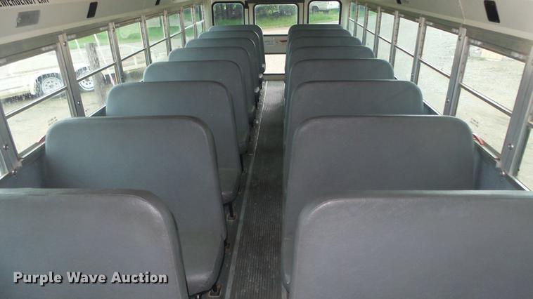 image for item DF4332 2003 International CE school bus