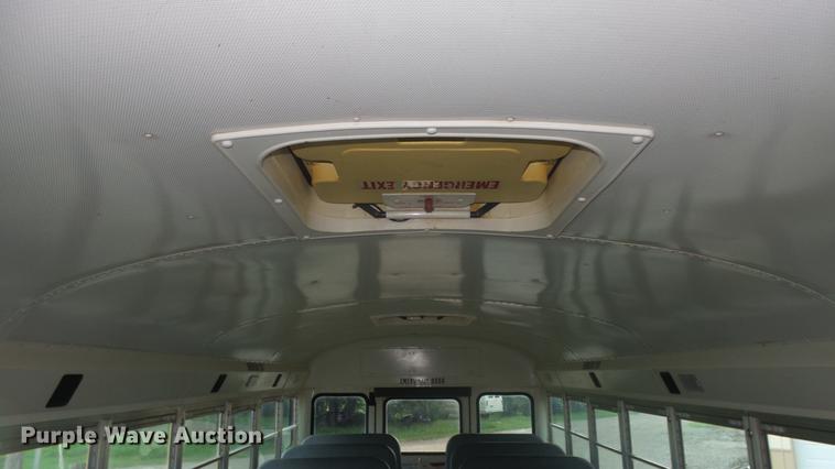 image for item DF4332 2003 International CE school bus