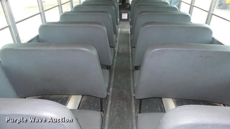 image for item DF4332 2003 International CE school bus