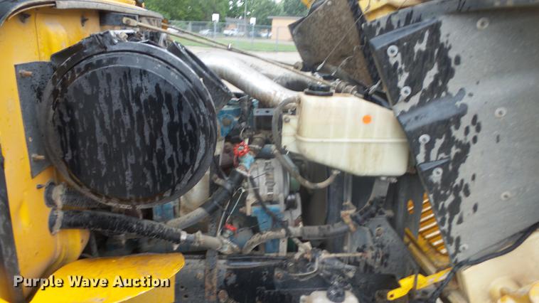 image for item DF4332 2003 International CE school bus