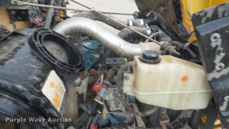 image for item DF4332 2003 International CE school bus