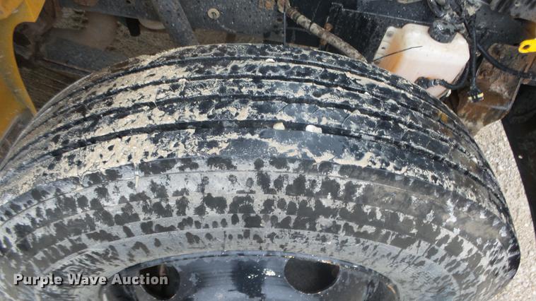 image for item DF4332 2003 International CE school bus