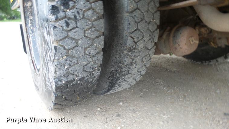 image for item DF4332 2003 International CE school bus