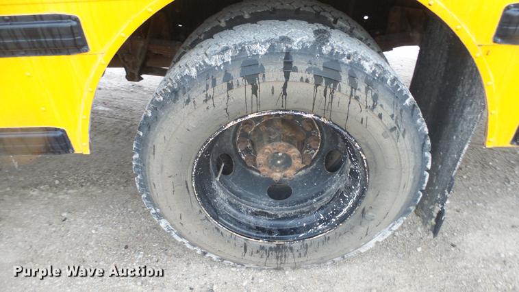 image for item DF4332 2003 International CE school bus