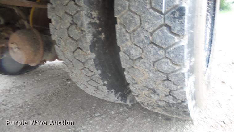 image for item DF4332 2003 International CE school bus