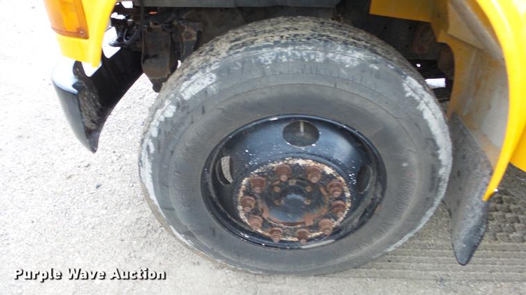 image for item DF4332 2003 International CE school bus