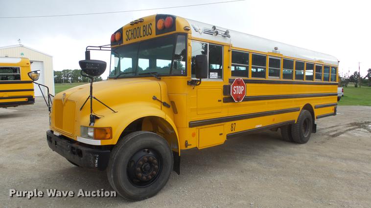 image for item DF4333 2004 International CE school bus