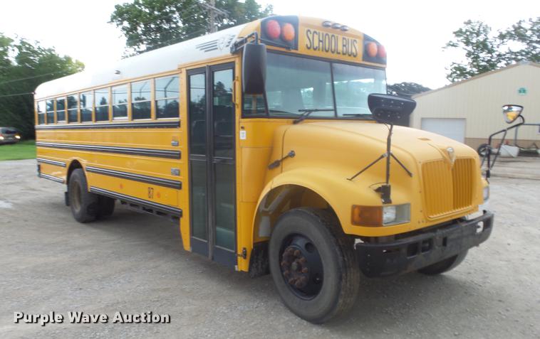 image for item DF4333 2004 International CE school bus