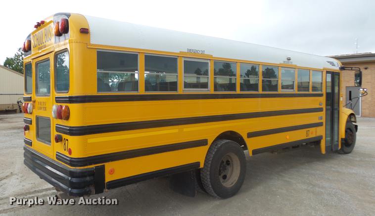 image for item DF4333 2004 International CE school bus