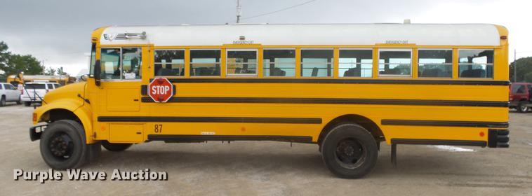 image for item DF4333 2004 International CE school bus