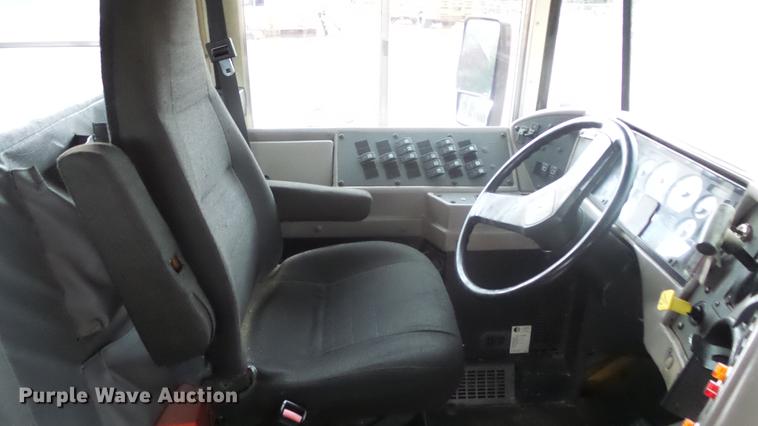 image for item DF4333 2004 International CE school bus