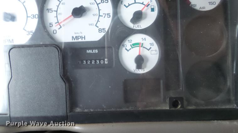 image for item DF4333 2004 International CE school bus