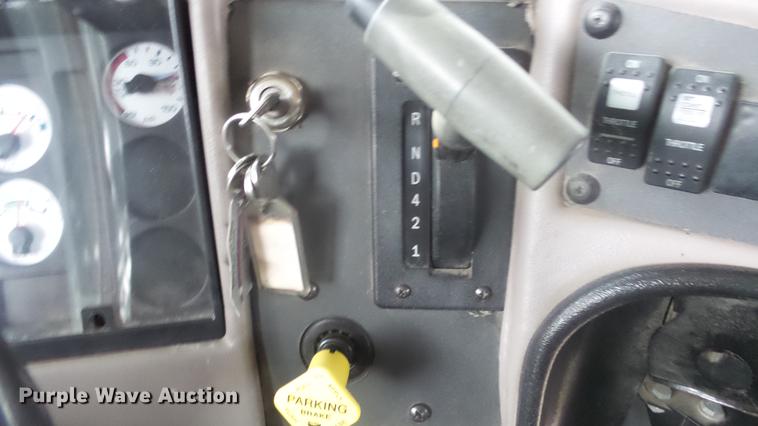 image for item DF4333 2004 International CE school bus