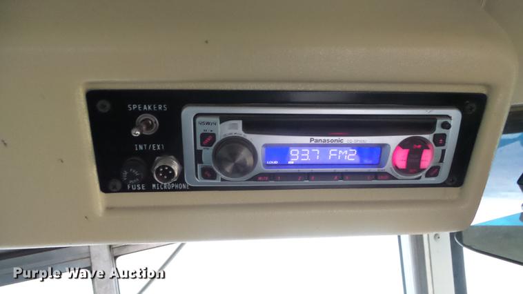 image for item DF4333 2004 International CE school bus