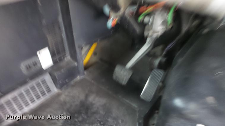 image for item DF4333 2004 International CE school bus