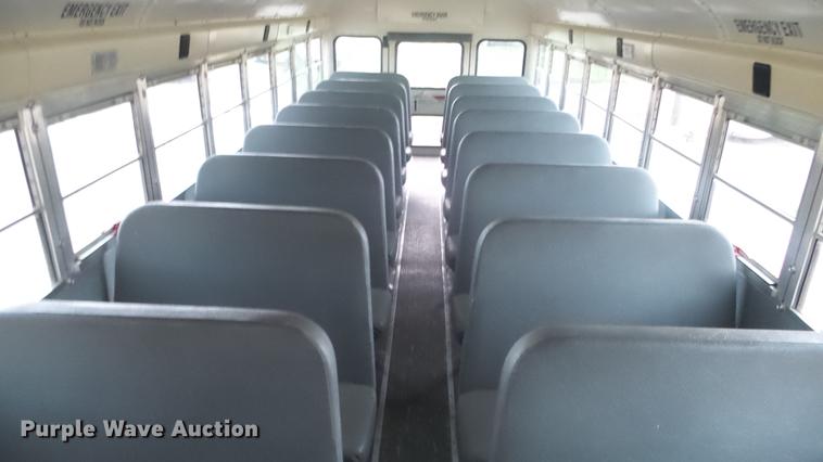 image for item DF4333 2004 International CE school bus