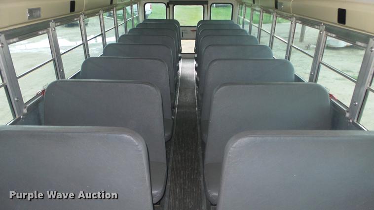 image for item DF4333 2004 International CE school bus