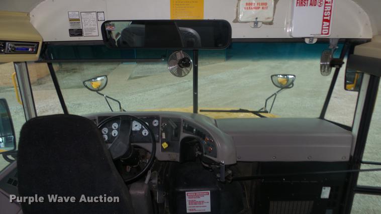 image for item DF4333 2004 International CE school bus