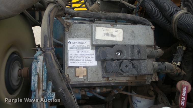 image for item DF4333 2004 International CE school bus