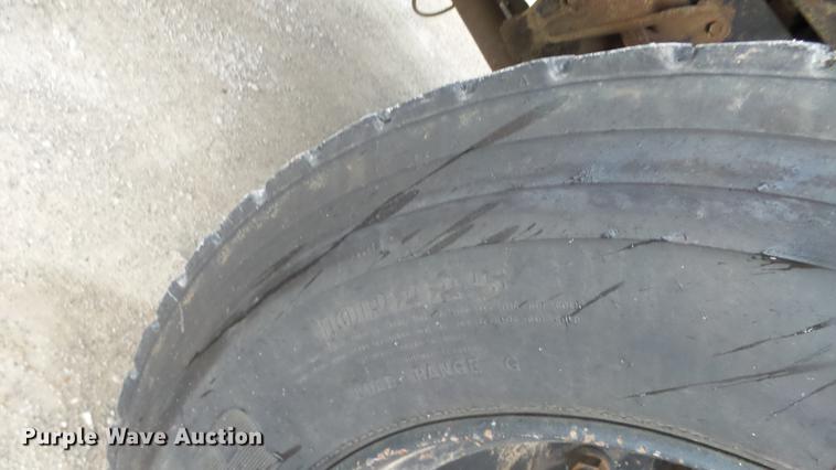 image for item DF4333 2004 International CE school bus