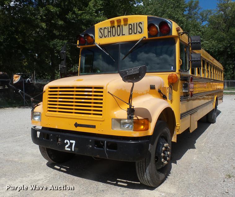 image for item EI9917 2000 International 3800 school bus