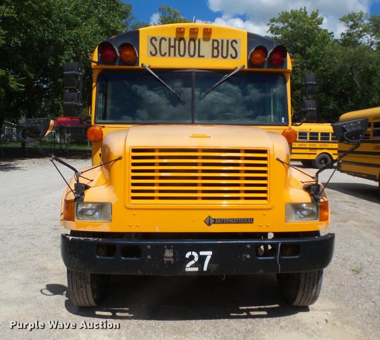 image for item EI9917 2000 International 3800 school bus