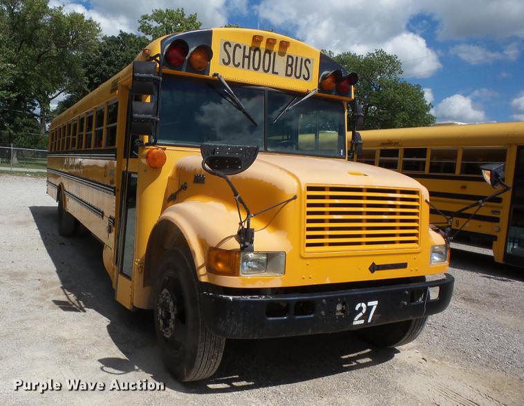 image for item EI9917 2000 International 3800 school bus