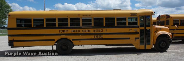 image for item EI9917 2000 International 3800 school bus