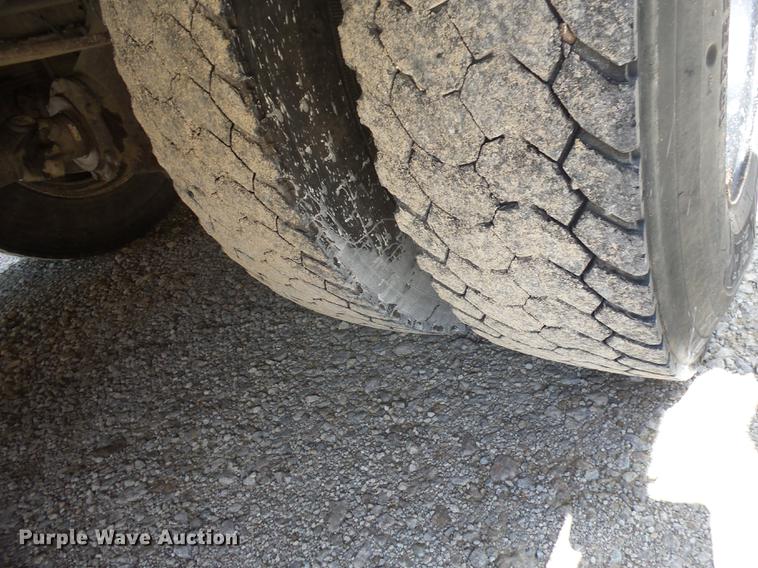 image for item EI9917 2000 International 3800 school bus