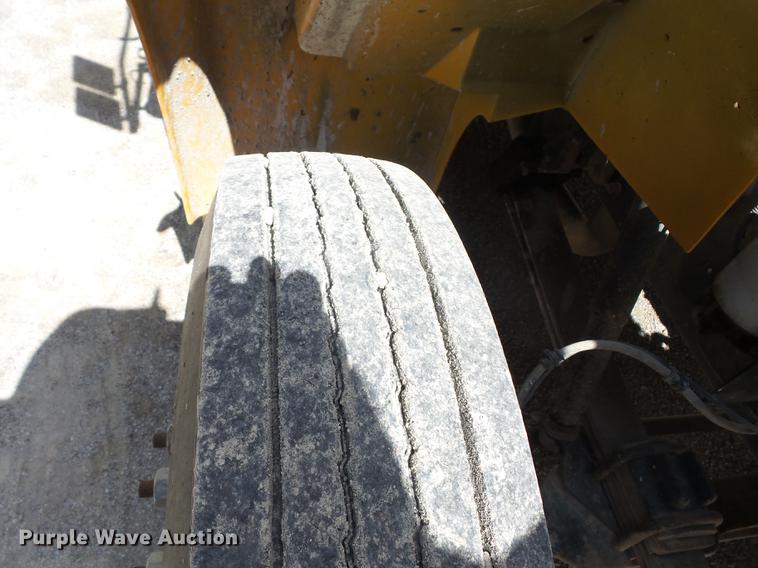 image for item EI9917 2000 International 3800 school bus