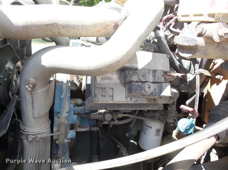 image for item EI9917 2000 International 3800 school bus