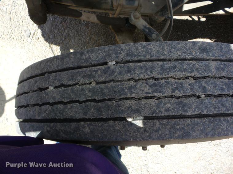 image for item EI9917 2000 International 3800 school bus