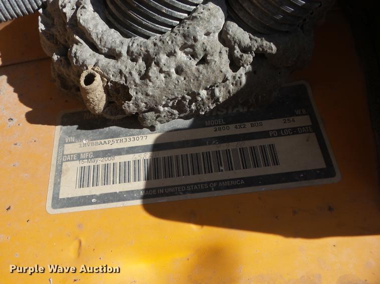 image for item EI9917 2000 International 3800 school bus