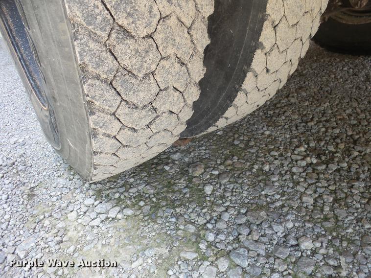 image for item EI9917 2000 International 3800 school bus