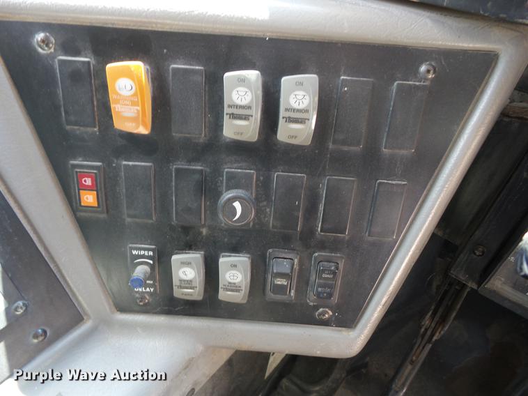 image for item EI9917 2000 International 3800 school bus