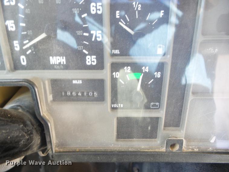 image for item EI9917 2000 International 3800 school bus