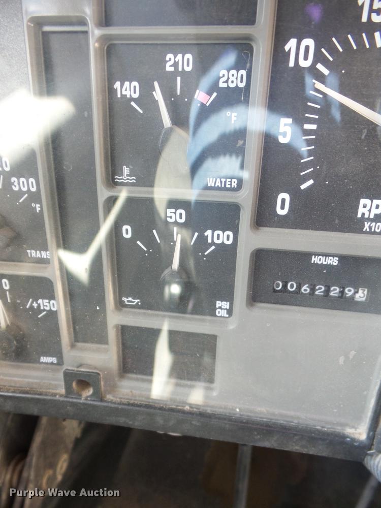 image for item EI9917 2000 International 3800 school bus