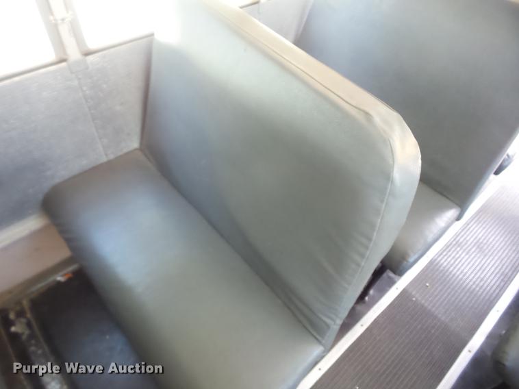 image for item EI9917 2000 International 3800 school bus