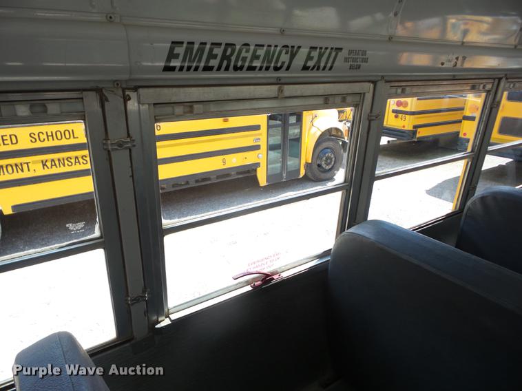 image for item EI9917 2000 International 3800 school bus