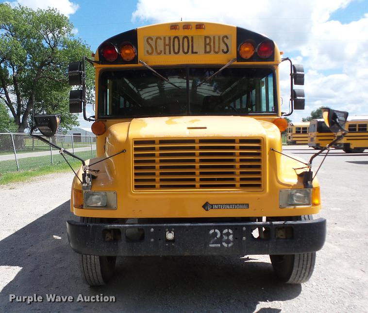 image for item EI9918 2000 International 3800 school bus