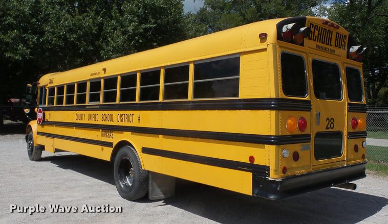image for item EI9918 2000 International 3800 school bus