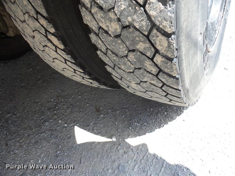 image for item EI9918 2000 International 3800 school bus