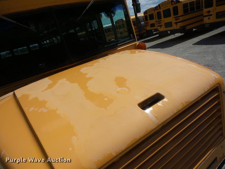 image for item EI9918 2000 International 3800 school bus