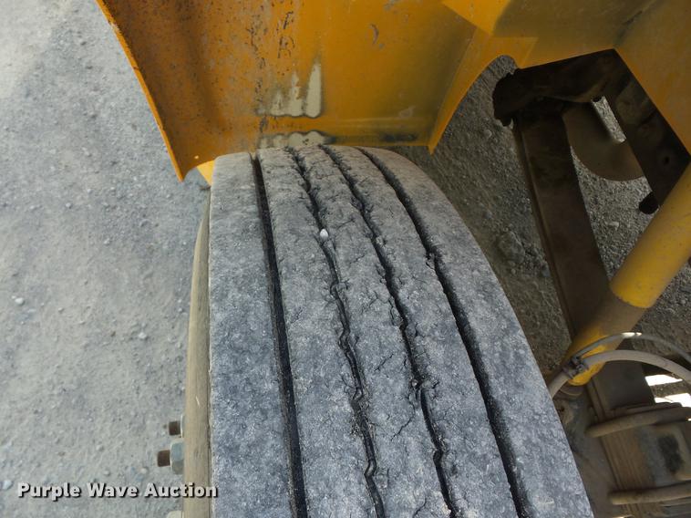 image for item EI9918 2000 International 3800 school bus