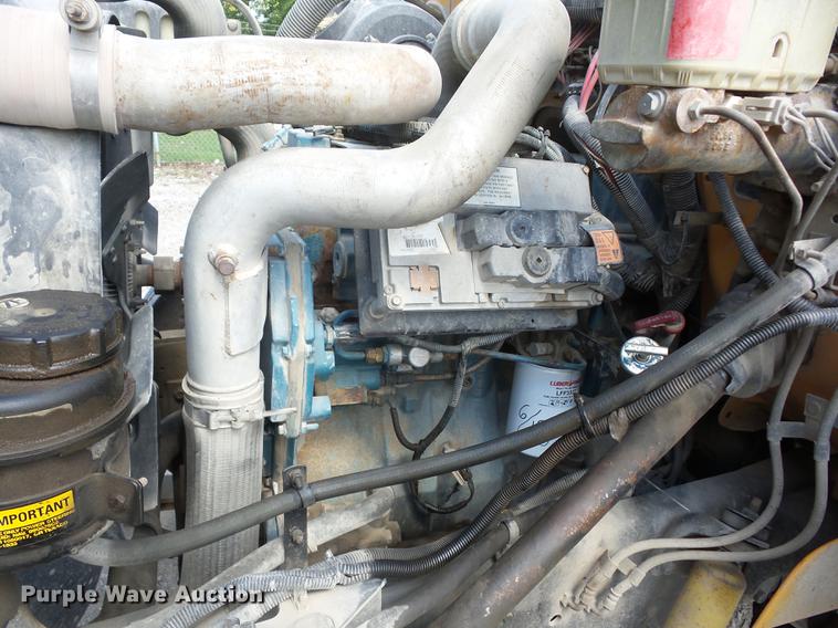 image for item EI9918 2000 International 3800 school bus