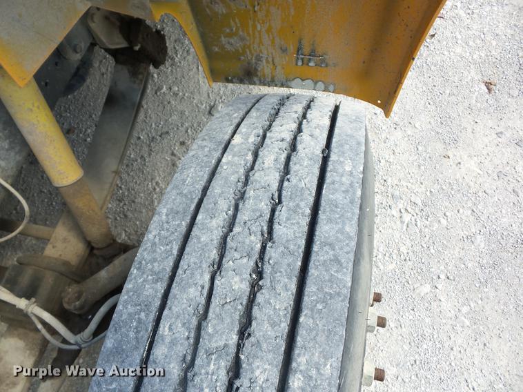 image for item EI9918 2000 International 3800 school bus