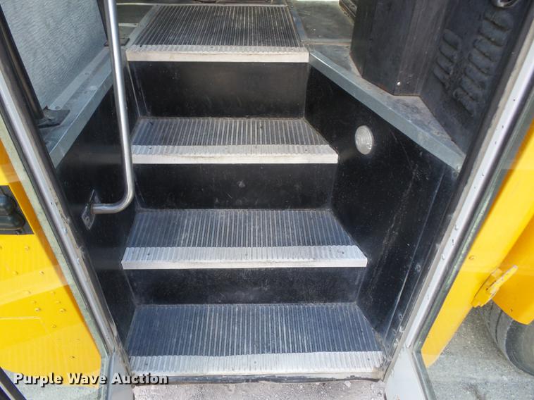 image for item EI9918 2000 International 3800 school bus