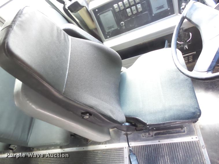 image for item EI9918 2000 International 3800 school bus