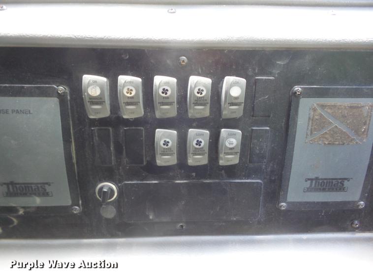 image for item EI9918 2000 International 3800 school bus